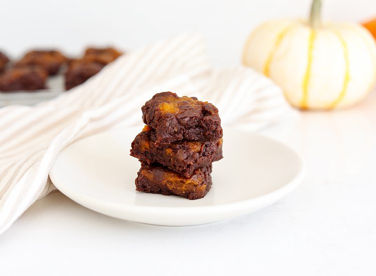 Embrace Fall Vibes With Pumpkin Brownies
