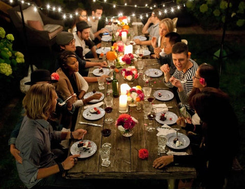 How to Navigate Parties and Socialize While Eating Clean